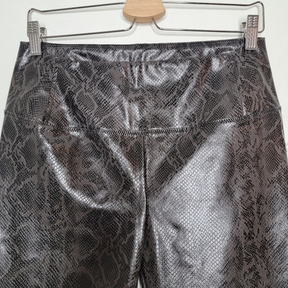 7 FOR‎ ALL MANKIND Leggings Snake Print Faux Leather Pants Grey High Rise Medium - Picture 4 of 12